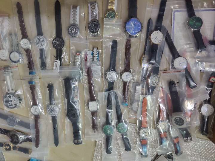 广州信达表业批发多种手表